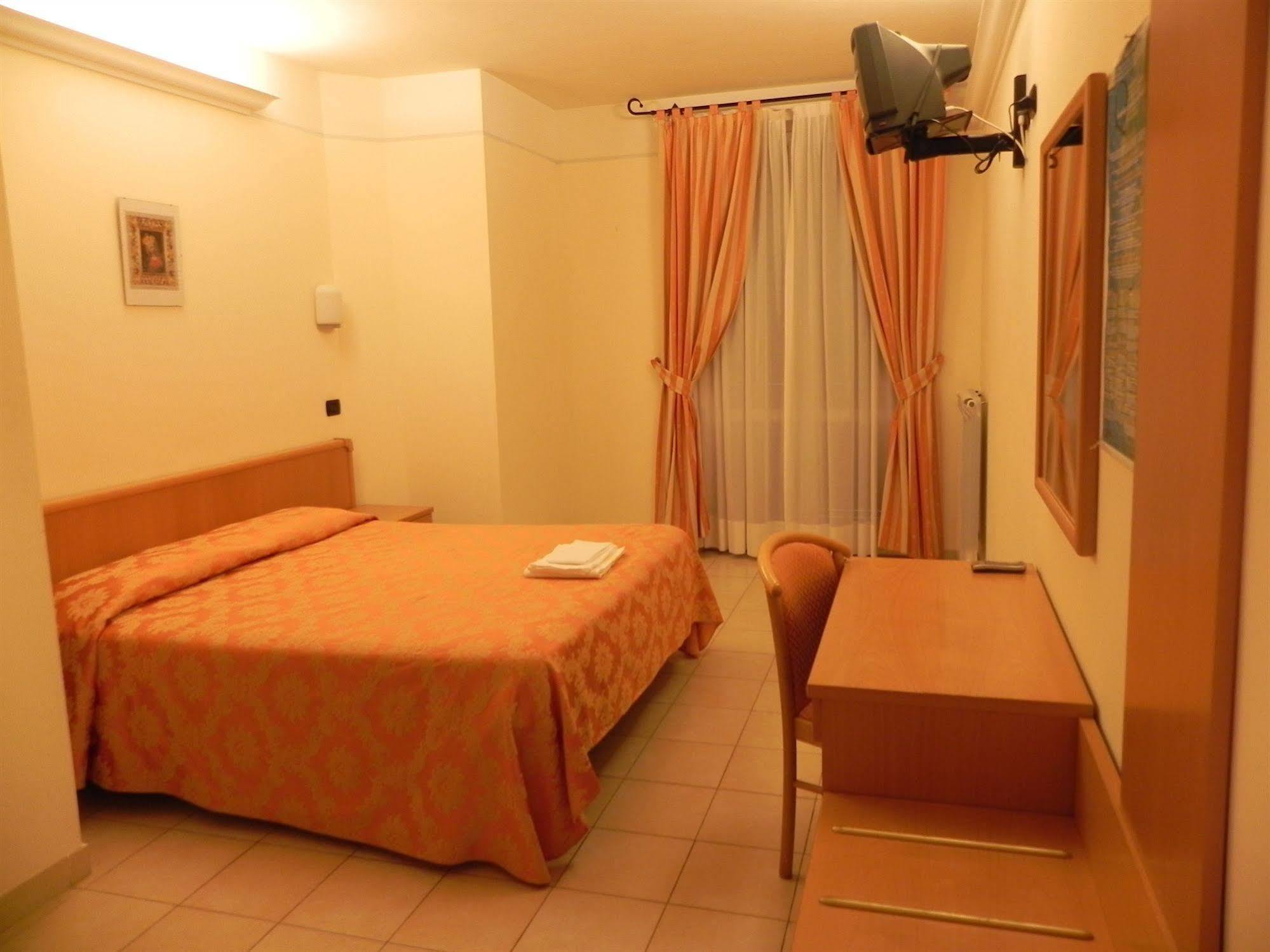 Hotel Il Saraceno Volastra Bagian luar foto